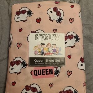 Peanuts Pink Snoopy Queen Sheet Set
